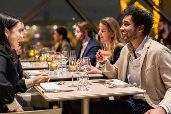 Jantar no Madame Brasserie, o restaurante da Torre Eiffel