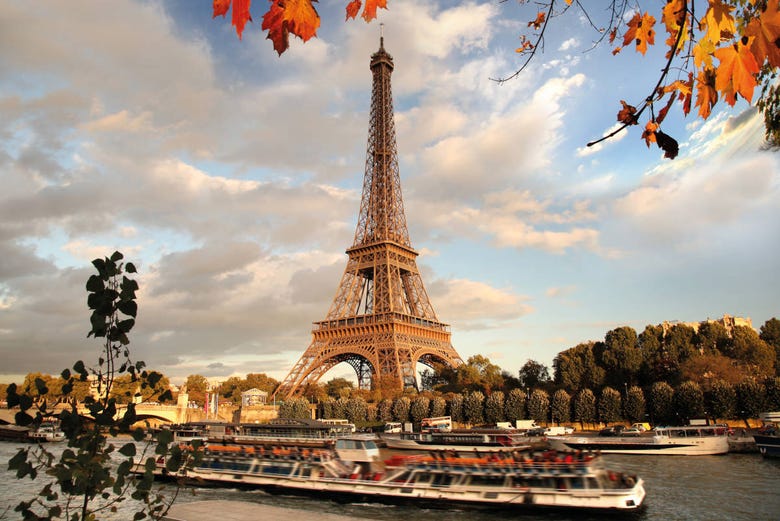 Torre Eiffel é um dos monumentos mais icônicos da Paris