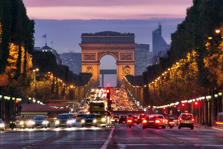 Paris ao anoitecer