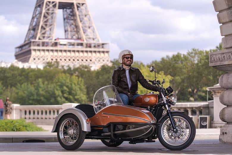 De sidecar na Torre Eiffel