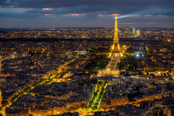 Tour noturno por Paris + Espetáculo no Moulin Rouge